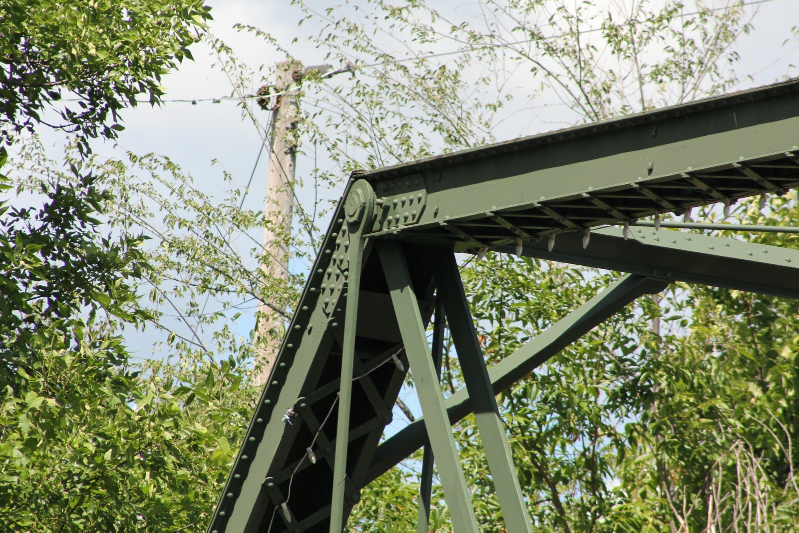 Upper angle connection